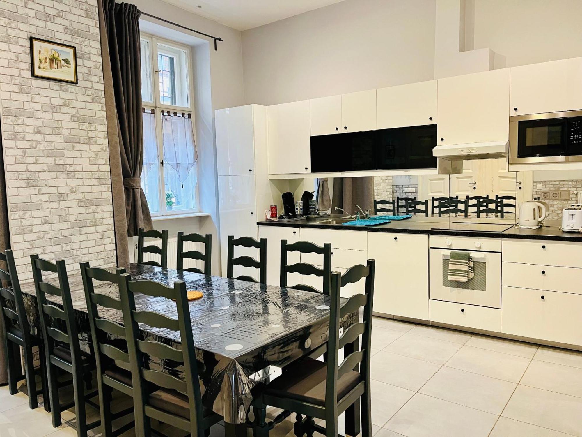 Rakoczi Apt — Photos 1